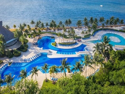 BlueBay Grand Esmeralda- Mexico